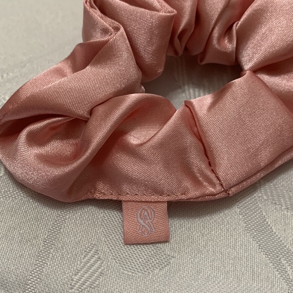 VS bandana and hair elastic - Picture 7 of 7